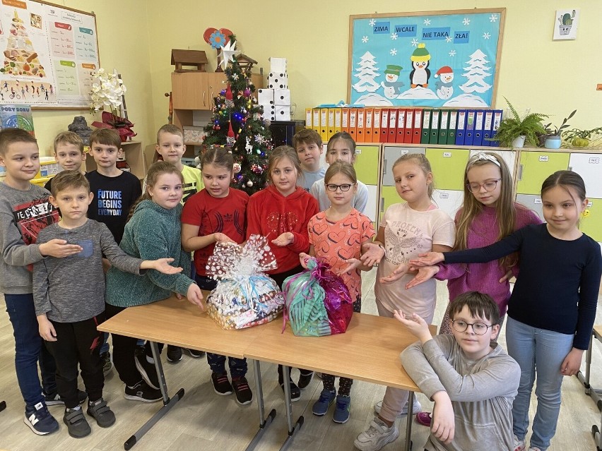 Świąteczna zbiórka darów dla najuboższych w Szkole Podstawowej nr 3 w Brzezinach