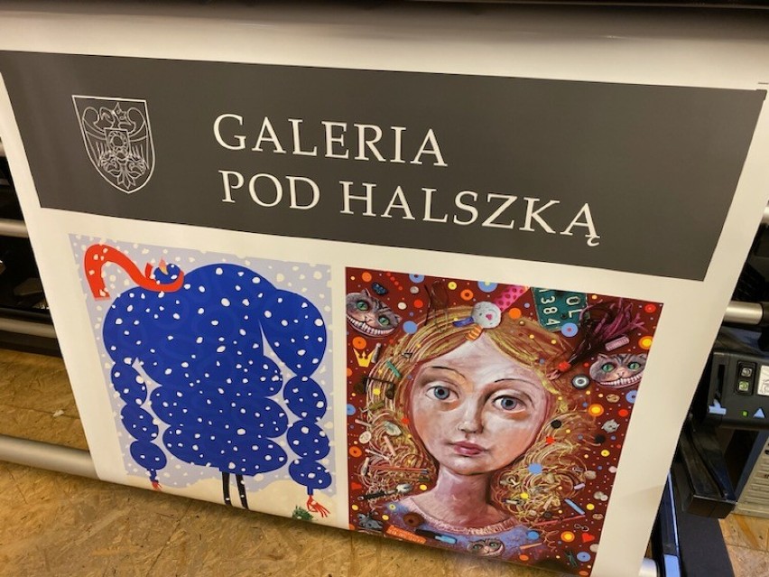 "Galeria pod Halszką" na słupie ogłoszeniowym – nowe miejsce ekspozycji sztuki w Szamotułach!