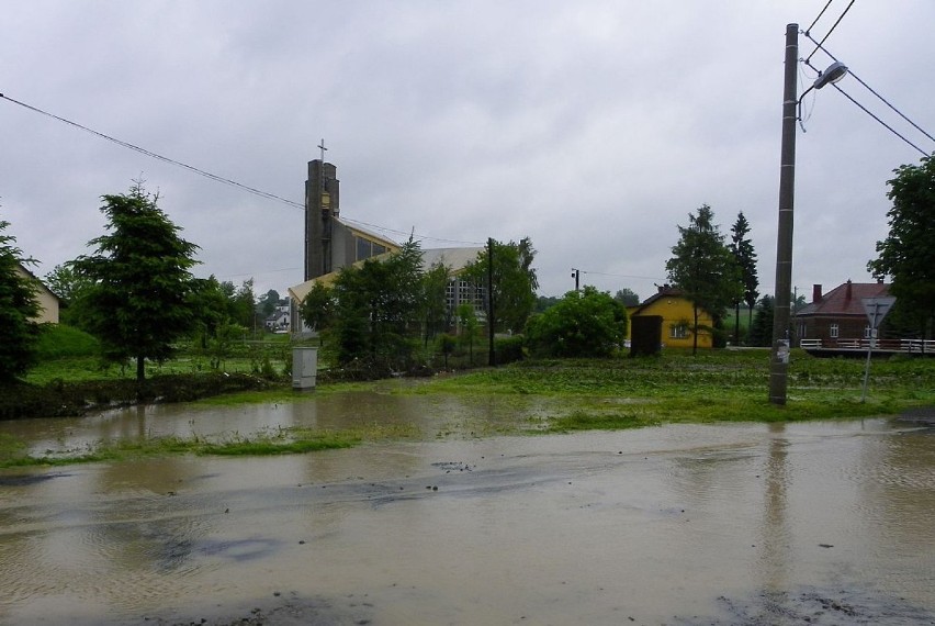 Mija dokładnie dziesięć lat od powodzi stulecia, która nawiedziła Gorlickie. Zniszczone przez osuwiska domy, drogi, milionowe straty