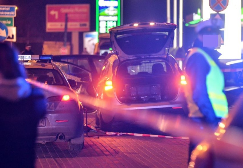 Policjant został ranny w Gdyni. "Strzał prawdopodobnie z broni służbowej" [ZDJĘCIA, WIDEO] 
