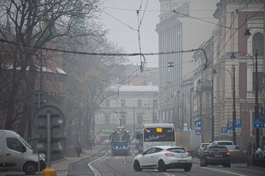 Są takie dni, kiedy smog nadal dusi mieszkańców Krakowa