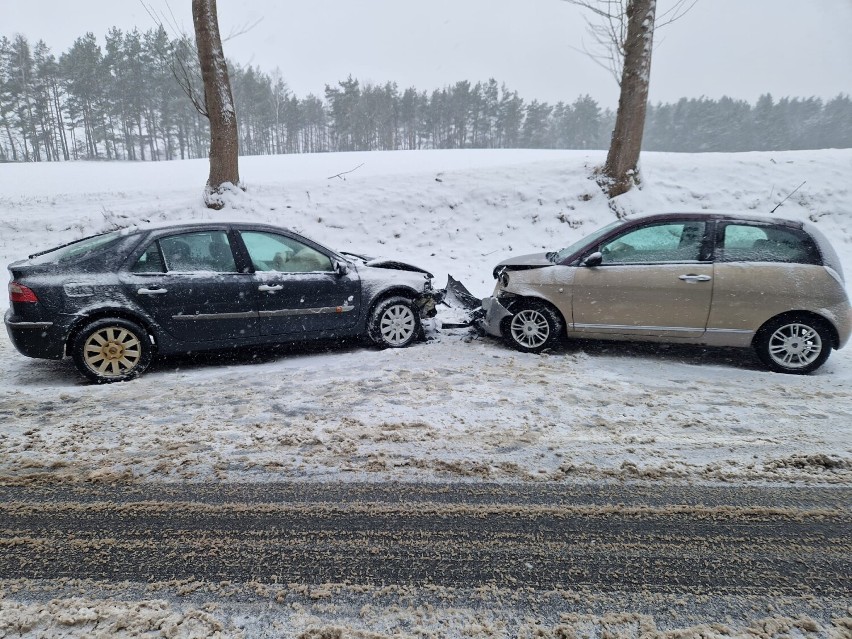 Zderzenie renault i lanci koło Śmiadowa