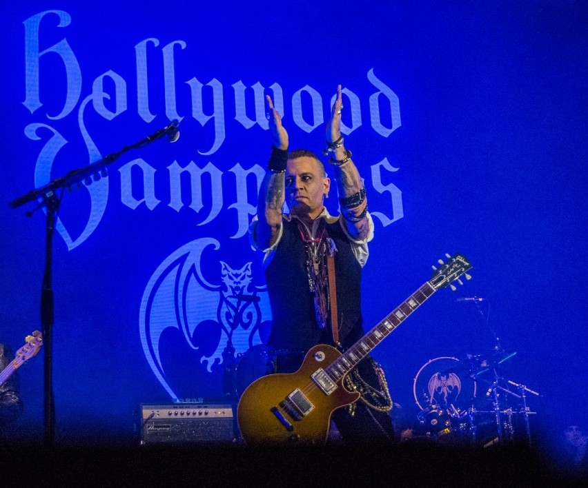 Johnny Depp zaśpiewał na Torwarze. Tłumy fanów na koncercie...