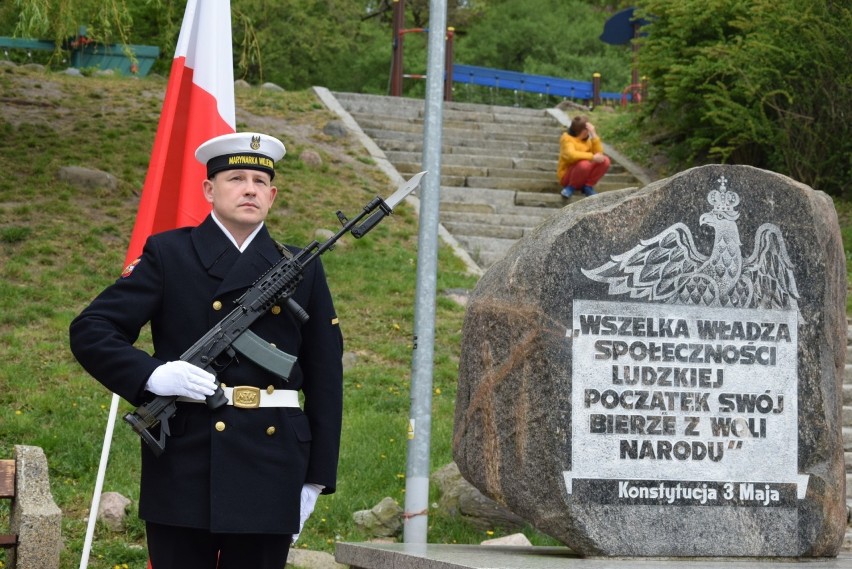 Święto Narodowe Konstytucji 3 Maja w Gdyni. Złożenie wieńców i salut świąteczny
