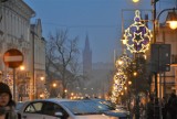 Tarnów przygasza nie tylko latarnie. W tym roku będzie oszczędzał również na świątecznych iluminacjach