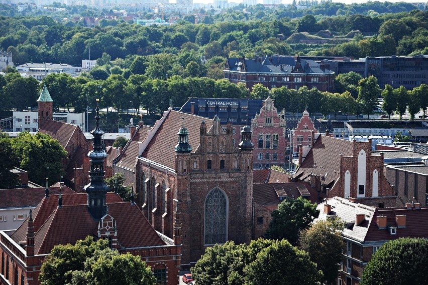 Gdańsk z góry. Zobacz miasto z dwóch wież gdańskich świątyń: kościoła pw. św. Katarzyny oraz Bazyli Mariackiej (GALERIA ZDJĘĆ)