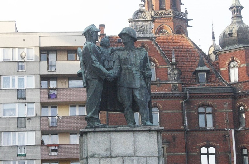 Pomnik Braterstwa Broni zniknie z Placu Słowiańskiego w...