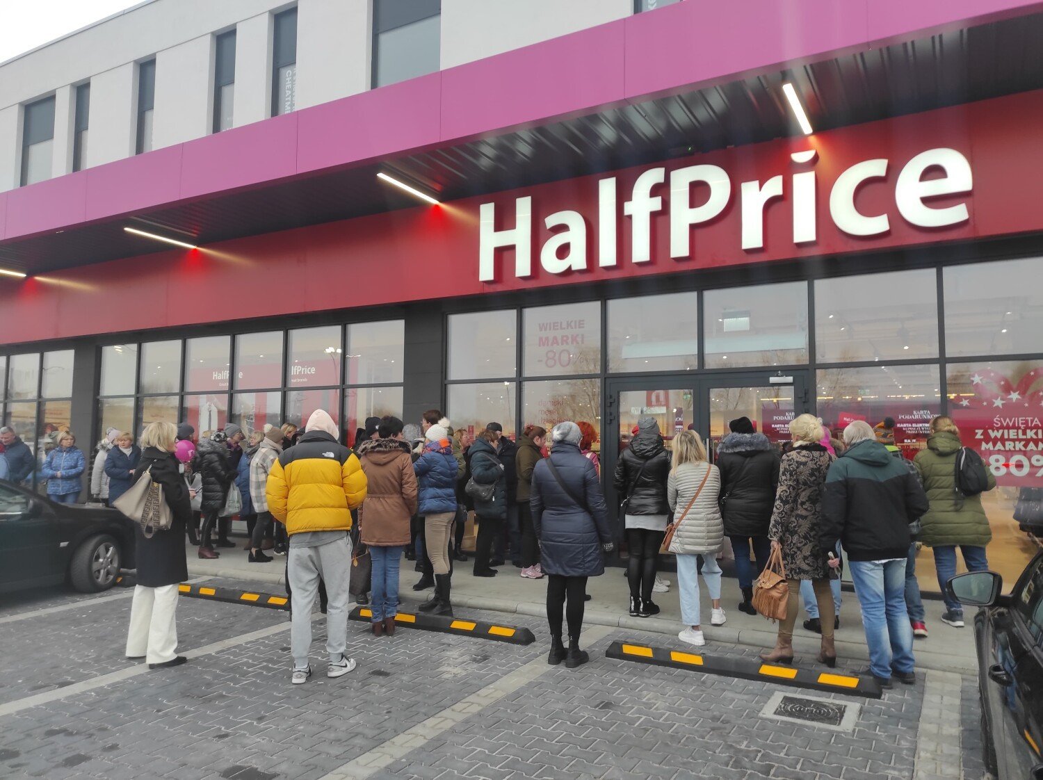 nowy-park-handlowy-w-gnie-nie-ju-otwarty-zobacz-promocje-w-sklepach-n