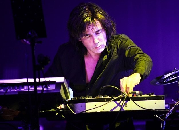 Koncert Jean Michel Jarre'a w katowickim Spodku

Jean-Michel André Jarre jest jednym z najpopularniejszych kompozytorów muzyki elektronicznej, często nazywany jej pionierem Jego koncerty są zawsze spektakularnymi wydarzeniami artystycznymi, z wykorzystaniem efektów specjalnych, takich jak lasery, olbrzymie reflektory czy fajerwerki. Publiczność na pewno usłyszy najbardziej znane utwory artysty, jak Oxygen&#8221; czy Equinoxe, pochodzące z płyt o tych samych tytułach

13.11.2011 - 20:00