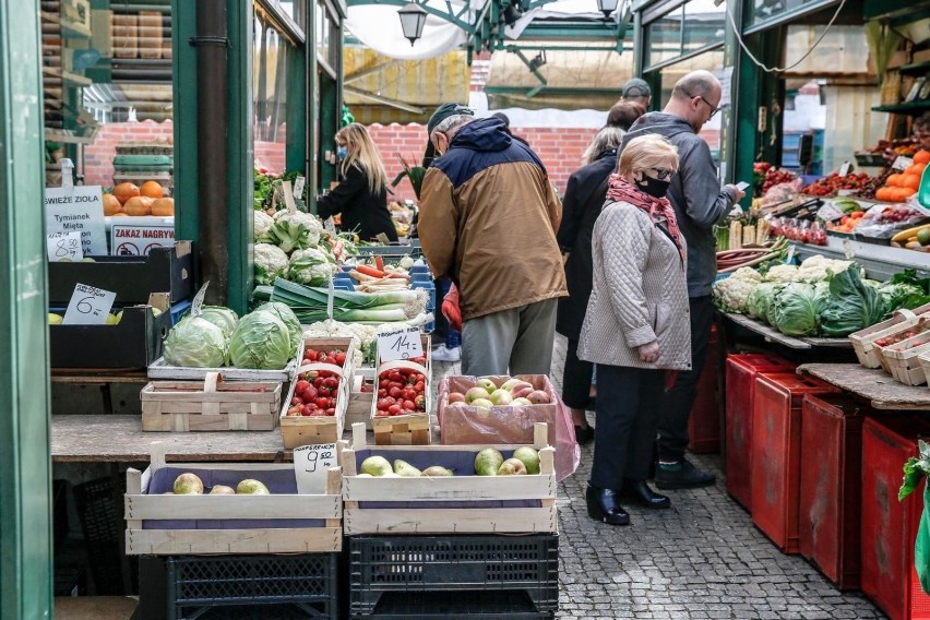 Gdańsk: Ceny warzyw i owoców zwalają z nóg. Czereśnie po 45 zł za kilogram! [ZDJĘCIA]