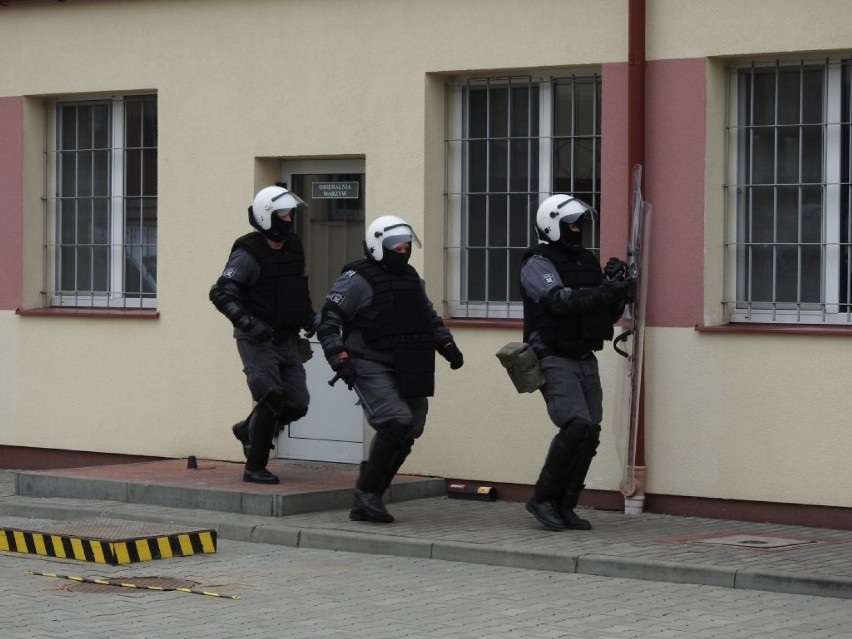 Bunt, pożar i próba ucieczki. Ćwiczenia służb w Zakładzie Karnym w Kwidzynie [ZDJĘCIA]