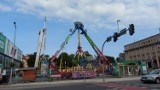 Rozbierają lunapark w Zielonej Górze. Potężne maszyny są ładowane na TIR-y