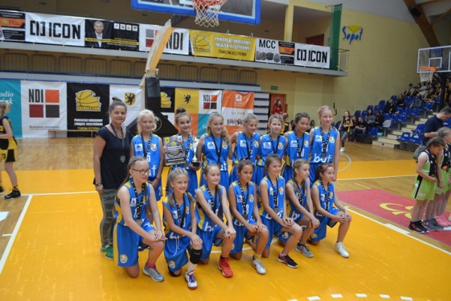 Zawodniczki reprezentujące UKS Bat Kartuzy zostały docenione i nagrodzone w Sopocie, podczas gali posumowującej miniony sezon rozgrywek koszykarskich na Pomorzu.