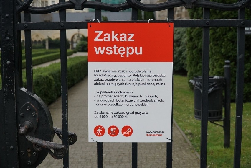 Wielkanocny poniedziałek w Poznaniu - w całym mieście pusto.