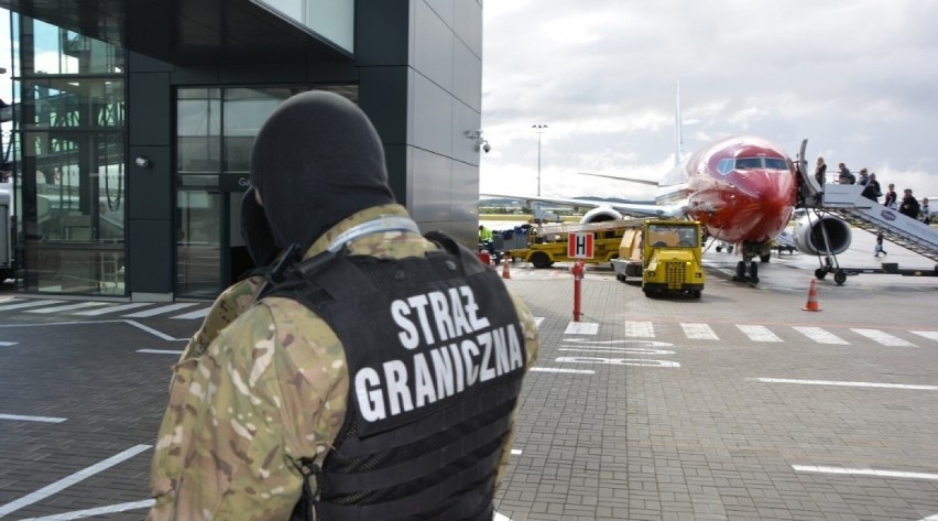 Seria interwencji na gdańskim lotnisku: "bomba", "granaty" i pozostawiony bagaż
