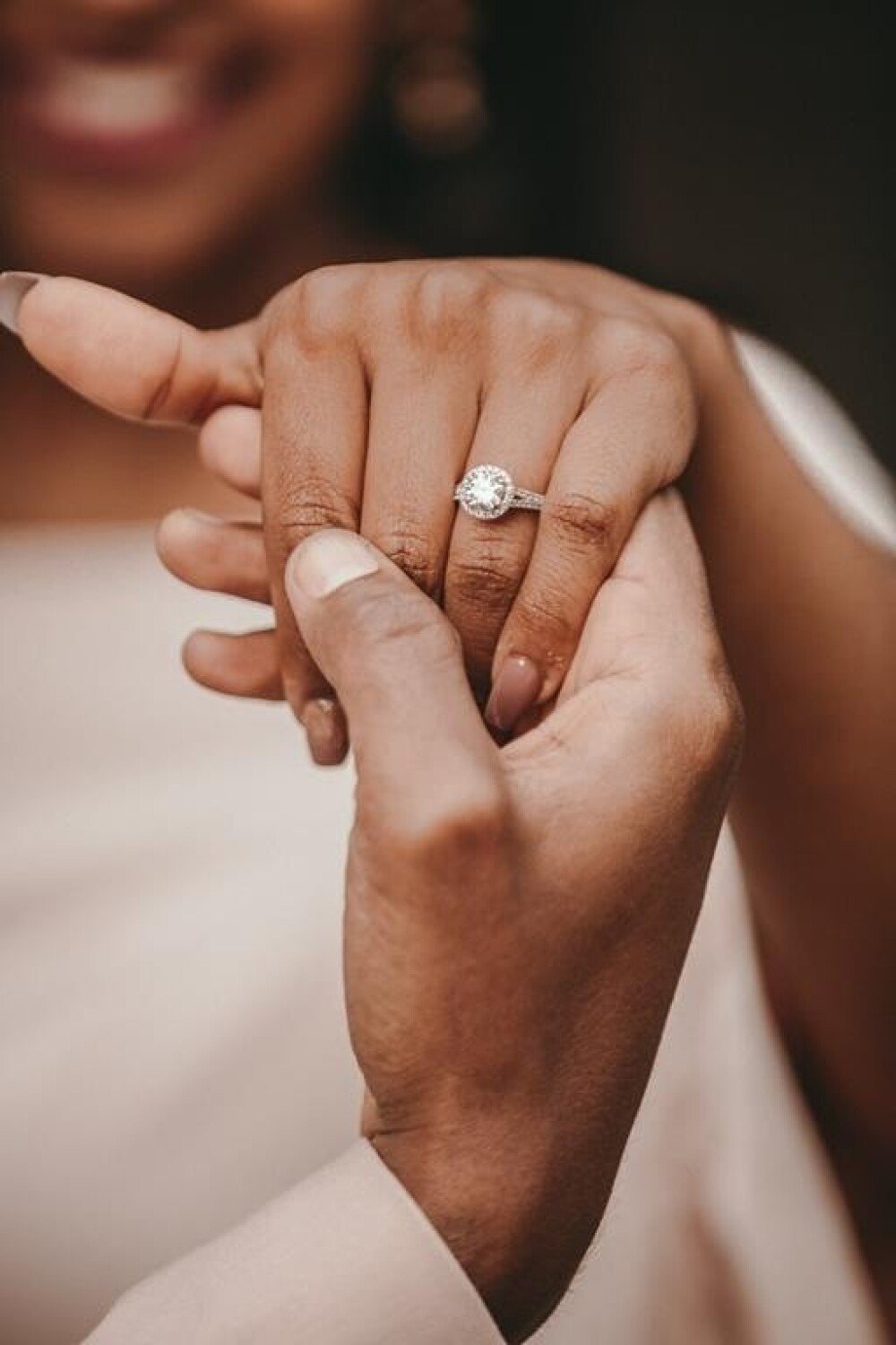 Jakie obrączki wybrać? Czy wiesz, jak nosić pierścionek zaręczynowy po  ślubie? Sprawdź! | Dziennik Polski