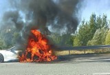 Samochód elektryczny palił się na autostradzie A1 między Knurowem a Rybnikiem. Zablokowana była autostrada w kierunku Czech