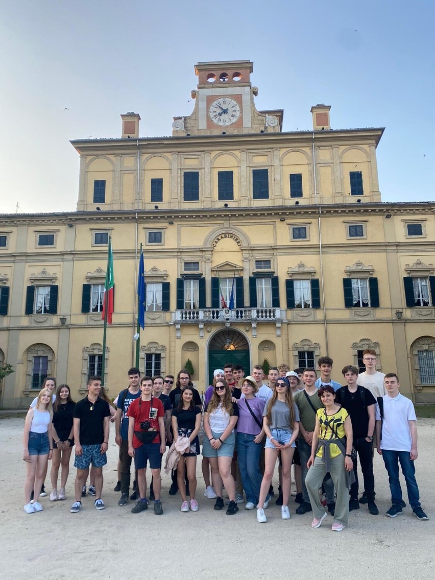 Uczniowie Powiatowego Zespołu Szkół nr 1 w Sieradzu przebywają na miesięcznych na praktykach we Włoszech ZDJĘCIA