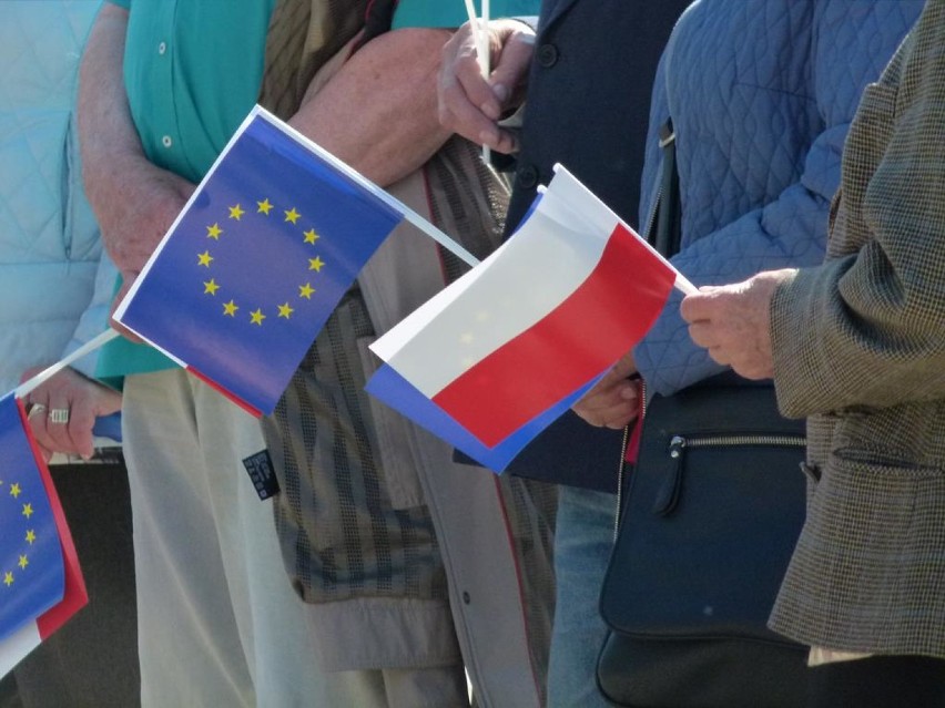 1 maja w Zduńskiej Woli. Manifestacja z okazji rocznicy wejścia Polski do UE