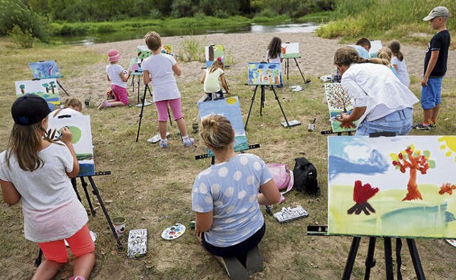 Dużym zainteresowaniem dzieci i młodzieży cieszyły się projekty "EcoArt" i "Kolorowa lokomotywa"