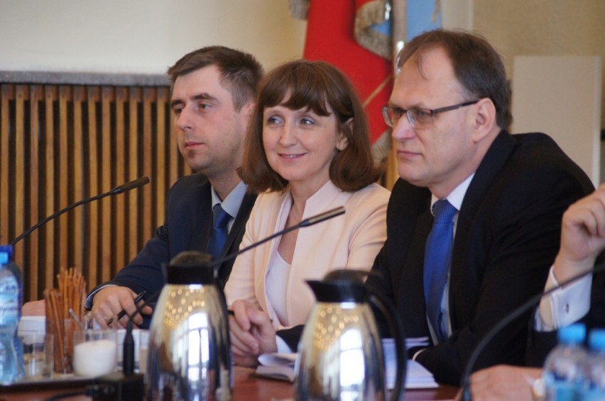 Sesja rady miasta w Radomsku. Jest nowy klub radnych