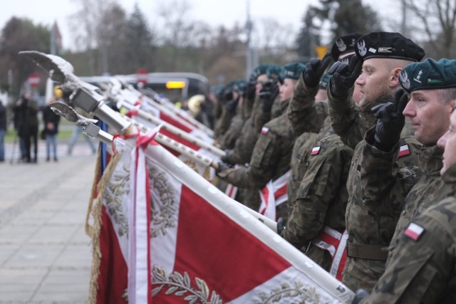 W Toruniu z okazji Święta Wojsk Rakietowych i Artylerii odbył się apel pamięci
