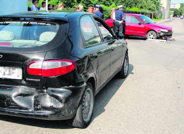 To daewoo jechało ostatnio pod prąd ulicą Długą i zderzyło się z prawidłowo jadącym autem