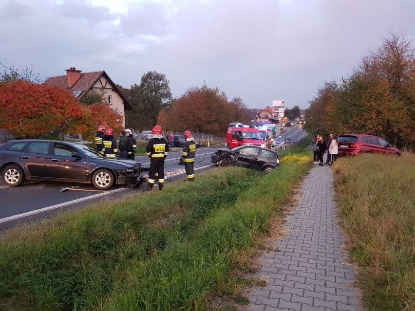 Zderzenie trzech samochodów w Bulowicach – jedna osoba ranna