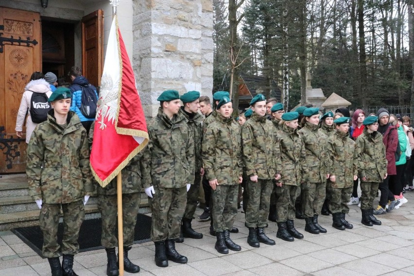 Zakopane. Narodowy Dzień Pamięci Żołnierzy Wyklętych pod pomnikiem "Ognia"