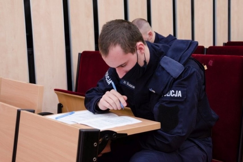 Kolejna grupa młodych policjantów zasiliła szeregi polskiej...