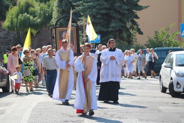 Przygotowania do uroczystości odpustowych w parafii Najświętszej Maryi Panny Królowej Świata w Stargardzie.