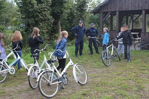 Stępnica: Wycieczka rowerowa z policjantami [ZDJĘCIA]