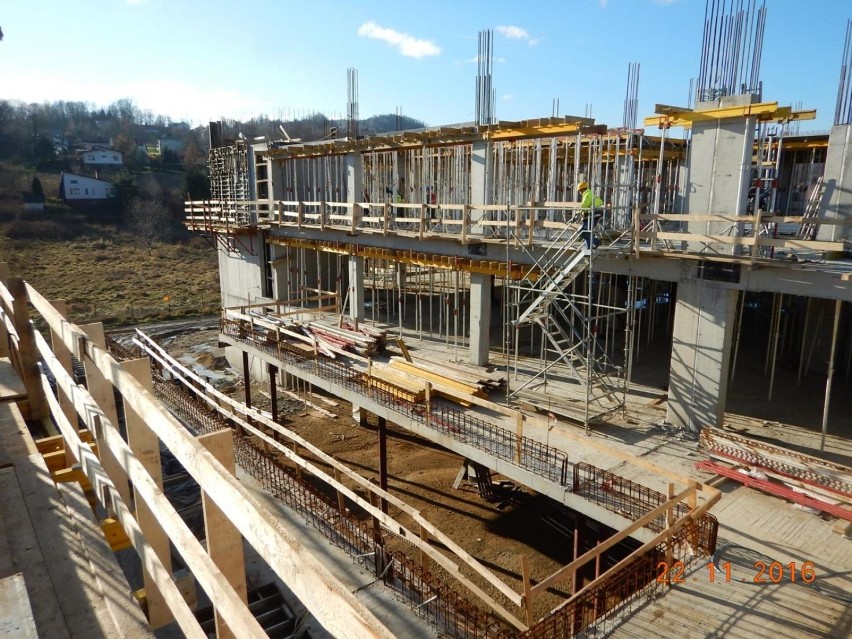 Budowa nowego szpitala w Żywcu. Najnowsze zdjęcia z budowy [15 grudnia 2016 r.]
