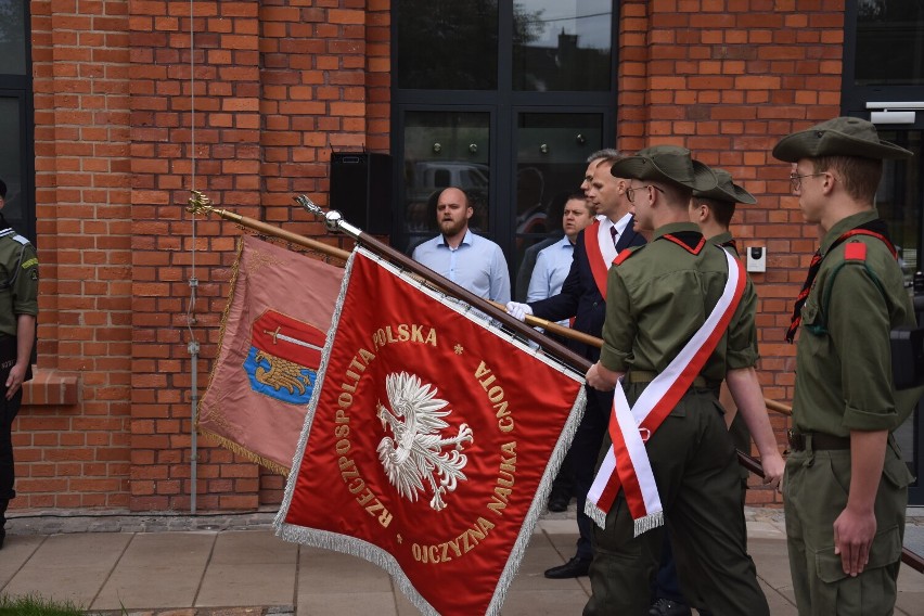 Dworzec kolejowy w Żorach, na którym umieszczono pamiątkową...