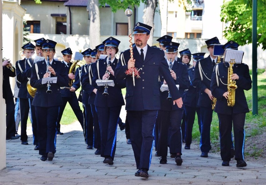 Wojewódzki Dzień Strażaka 2019. Tegoroczne święto druhów-ochotników zawitało do gminy Uniejów (zdjęcia)