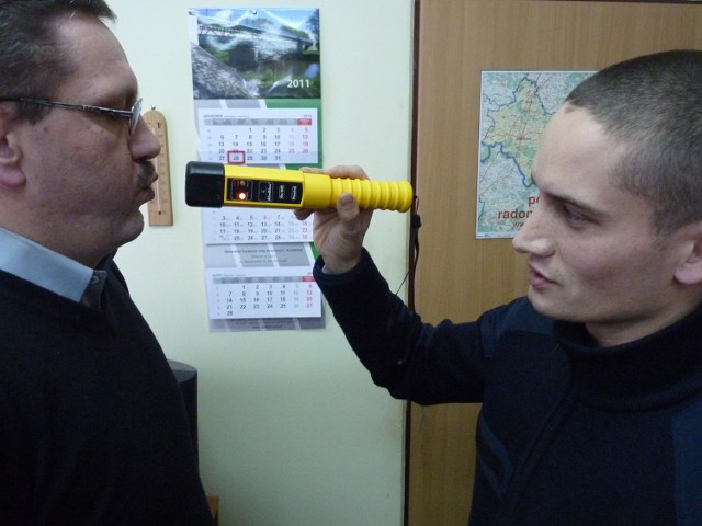 Radomszczańscy policjanci niedawno dostali nowoczesny alkomat