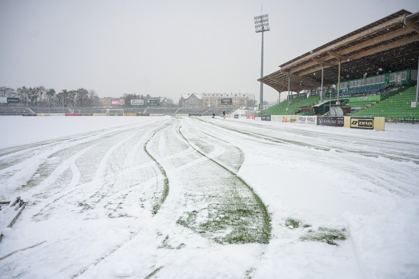 Tak o godz. 10 wyglądała murawa na stadionie Olimpii...