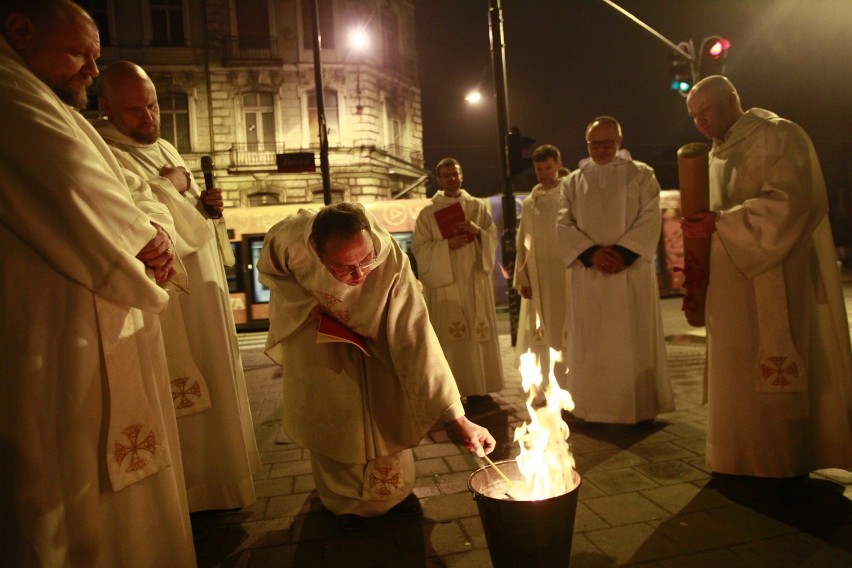 Liturgia światła i poświęcenie ognia u łódzkich Dominikanów