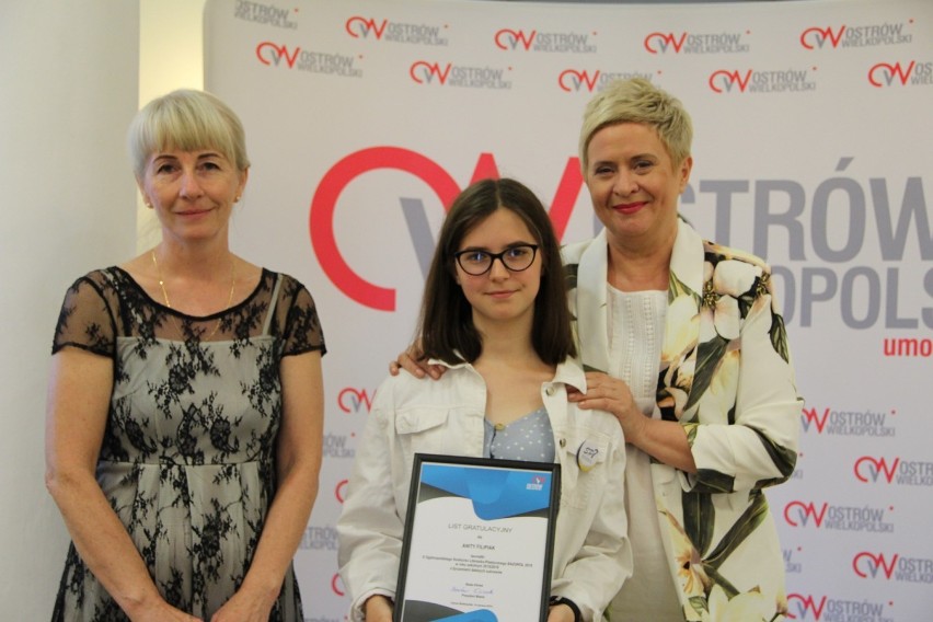 Prezydent Beata Klimek podziękowała laureatom konkursów