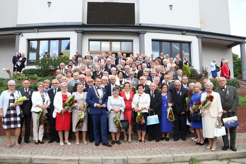 Starachowice. 58 par świętowało Złote Gody! Piękna impreza w Starachowickim Centrum Kultury