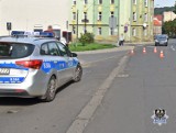 Wypadek w centrum Wałbrzycha. Samochód zderzył się z motocyklem, ranny 40-latek w szpitalu