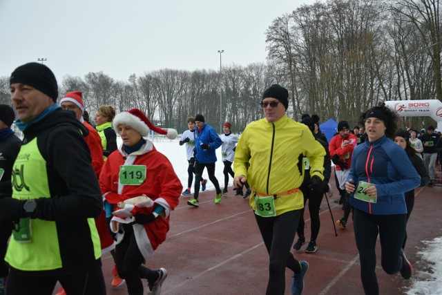 Chorą na nieznaną w Polsce chorobę Marshall Smitha zduńskowolankę wsparli 10 grudnia mieszkańcy regionu biorąc udział w biegu, marszu nordic walking lub kupując coś na Jarmarku Bożonarodzeniowym.