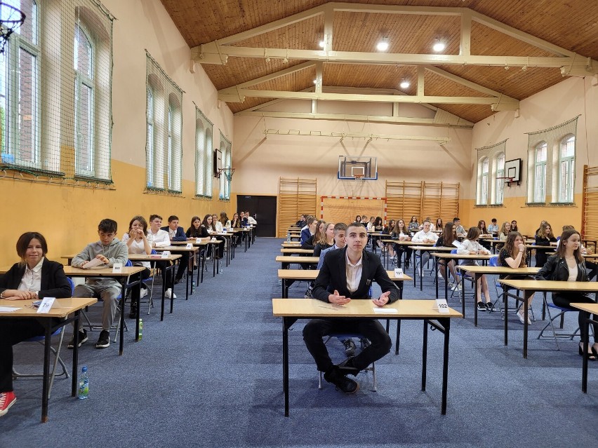 Ponad 140 uczniów darłowskiej "Trójki" przystąpiło do egzaminu ośmioklasisty [zdjęcia] 