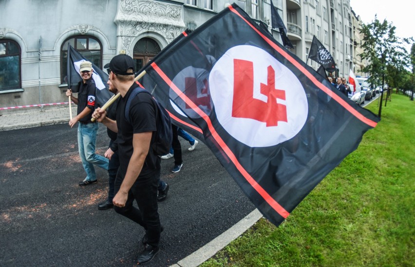 Członkowie Obozu Narodowo-Radykalnego z Bydgoszczy i...