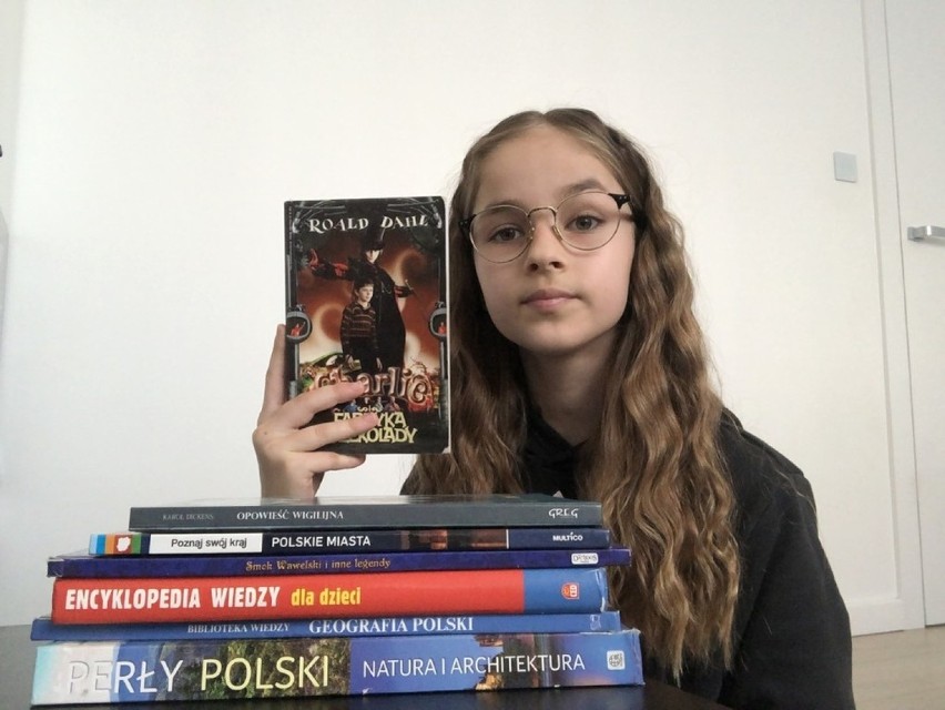 Uczniowie z Cekowa-Kolonii i Morawina robili sobie selfie z ulubionymi książkami ZDJĘCIA