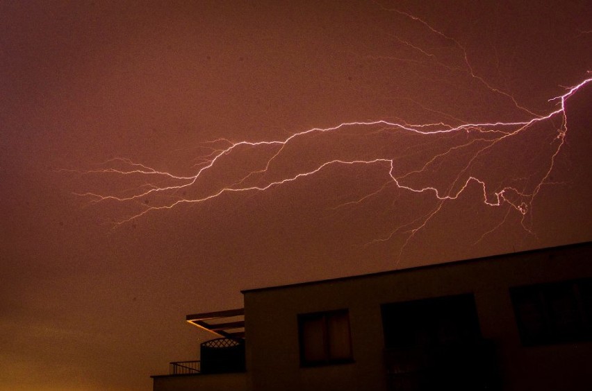 Nocna burza w Krakowie [zdjęcia internauty]