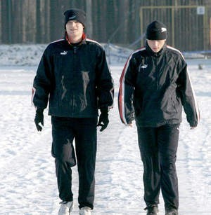 Karol Gregorek (z lewej) i Rafał Murawski zamiast po śniegu już niedługo będą biegać po zielonych boiskach - Fot. A. Szozda
