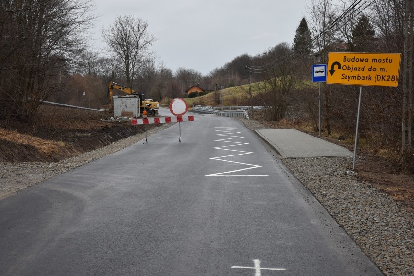 Most na drodze powiatowej Szymbark-Bystra już niemal gotowy. Starą, mocno zużytą przeprawę zastąpiła nowa konstrukcja {ZDJĘCIA]