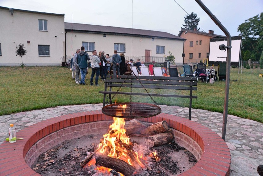 Ruszyło kino letnie "pod chmurką" w gminie Ostrów Wielkopolski