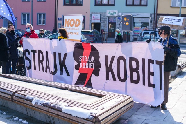Pikietę w Limanowej  zorganizowali małopolscy działacze Komitetu Obrony Demokracji oraz Ogólnopolskiego Strajku Kobiet.